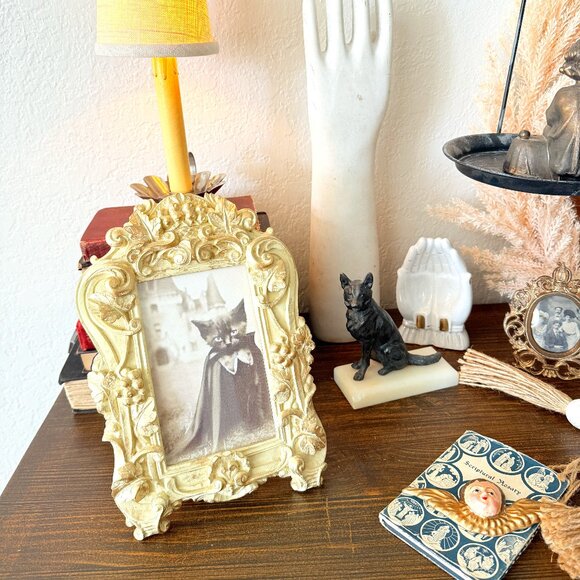 Vintage Ornate Cream and Gold Frame with Black cat - Picture 4 of 10